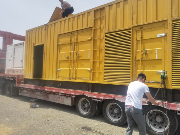 西乡塘除了负载情况和发动机维护，还有哪些因素会影响 200kw 柴油发电机的油耗？