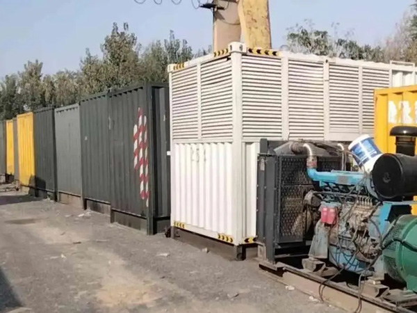 西乡塘200KW柴油发电机机组每小时油耗是多少？